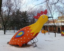 У Запоріжжі відкрили дитячий майданчик "Чарівний сад Марії Примаченко" - на яких картинах художниці можна побачити звірів з площадки