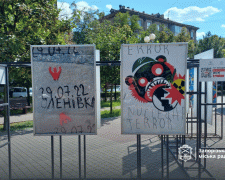 До 35-річчя Незалежності у Запоріжжі відкрили виставку плакатів воєнного часу художниці Анни Блек