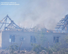 Влучили у школу та амбулаторію – внаслідок удару росіян у селі Запорізького району постраждали чоловік та жінка (фото, відео)