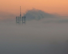 Запорізький фотограф показав дивовижні світлини міста в тумані