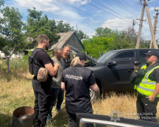 У Вільнянську поліція затримала 51-річного чоловіка, який продавав гранати, набої та РПГ.
