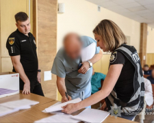 У Запоріжжі колишній керівник лікарні разом із 16 медиками вносив до медичної електронної системи дані про процедури, яких не існувало