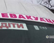 На Запоріжжі поліція та волонтери врятували родини з дітьми у Кушугумі (відео)