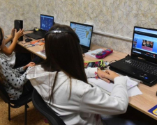 У Запоріжжі та області облаштували 10 освітніх хабів з комп&#039;ютерами для вимушених переселенців