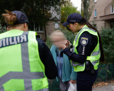 У Запоріжжі інспектори помітили дезорієнтовану жінку під час патрулювання