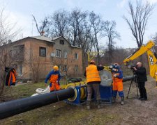 Ремонтують аварійну ділянку - в Заводському районі оновлюють водопровід (фото)