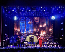 Джазові мелодії при свічках - артисти філармонії подарували запоріжцям різдвяну музичну історію (фото)