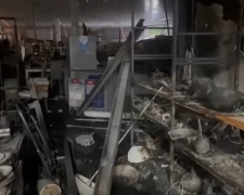 Зруйновані вітрини й обгорілий товар - з’явилося відео зсередини магазину, який постраждав під час обстрілу Запоріжжя