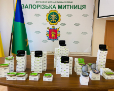 У Запоріжжі конфісковані слухові апарати передали школі-інтернату (фото)