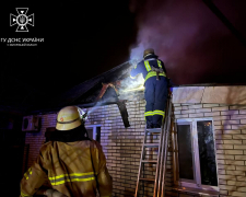 У Запоріжжі горів дах житлового будинку - фото