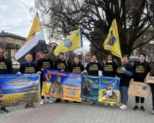 "Мрію побачити брата на своєму весіллі": у Запоріжжі пройшла акція на підтримку військовополонених (фото)