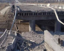 На трасі в Запорізькій області окупанти знищили міст через річку