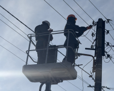 Понад 16,5 тисячі родин на Запоріжжі знову зі світлом після обстрілів