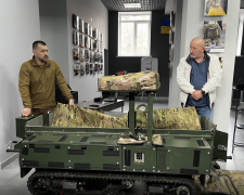 У Запоріжжі презентували «Терміт 2.0» — наземний робот поїде на фронт рятувати життя (фото)