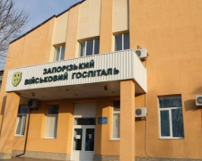 Медики Запорожского военного госпиталя вместе с коллегами ставят на ноги раненого бойца