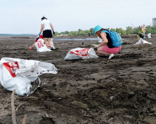 Запорізькі активісти влаштовують чергову екотолоку на березі Дніпра: як долучитися
