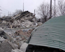 Росіяни вдарили ракетами по житловому будинку в Запорізькій області: під завалами опинились люди