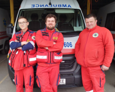 Серце зупинилося просто в "швидкій": запорізькі медики повернули до життя літню жінку