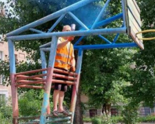 В одному з районів Запоріжжя розпочали ремонт дитячих та спортивних майданчиків