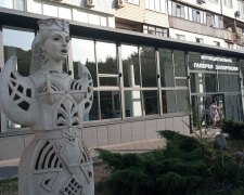 На місці Виставкової зали Спілки художників у Запоріжжі відкрили муніципальну галерею - фото