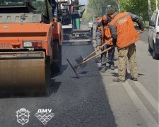 У Запоріжжі за тиждень відремонтували понад три тисячі квадратних метрів доріг, фото: Запорізька міськрада