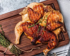 Готуємо курку гриль у маринаді з томатного соку за рецептом фудблогера з Одеси