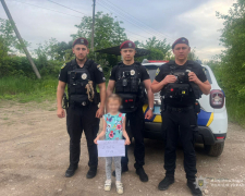  У Запоріжжі поліцейські знайшли загублену дівчинку, фото: поліція Запорізької області 