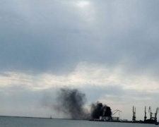 В окупованому Бердянську над портом піднімається дим