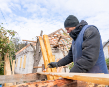 У Запоріжжі відновлюють будинки, пошкоджені ворожими КАБами – що вже зробили