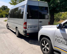 Підрізала на швидкості – у Запоріжжі маршрутка ледь не спричинила аварію (фото, відео)