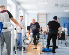 Від реанімації до перших кроків:  як у Запорізькій області повертають людей до життя (фото, відео)