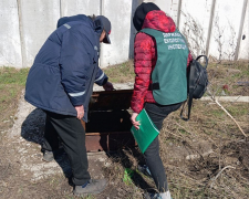 У Запорізькому районі орендар земельної ділянки облаштував вигрібну яму на березі річки 