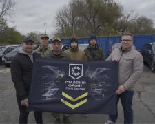 «Сталевий фронт» Ріната Ахметова передав 157-й ОМБр автопарк та обладнання для мобільного виробництва дронів