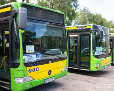 Місто-побратим із Німеччини передало Запоріжжю чотири автобуси, які курсуватимуть новим маршрутом