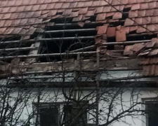 Пошкоджений будинок внаслідок ворожого обстрілу Запорізької області
