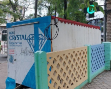 З бульвара Шевченка у Запоріжжі прибрали незаконний торговий причіп - фото