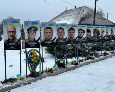 Алея героїв - у селі Запорізького району встановили інсталяцію на честь загиблих захисників (фото)