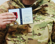 Військовослужбовець-працівник запорізького промислового підприємства отримав відзнаку «Золотий хрест»