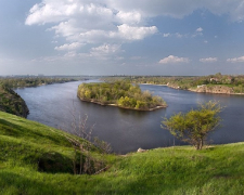 Через обстріли на Хортиці спалахнула пожежа - фахівці обстежили територію