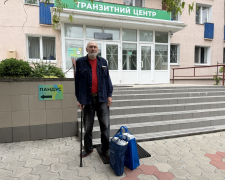 У Запоріжжі відновили паспорт чоловіку-переселенцю. Фото: Гуманітарна місія "Проліска"