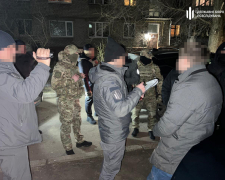 Дезертирство &quot;під ключ&quot; - запорізький адвокат разом з дружиною допомагав військовим тікати зі служби (фото)