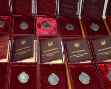 Президент України нагородив почесними званнями запоріжців