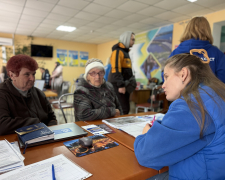 "Єдине вікно" надії: як у Запоріжжі підтримують людей після евакуації