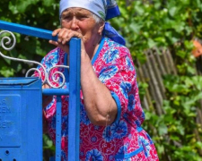 Жителька села Запорізької області: Як вночі бахкає, то аж підскакуєш на ліжку