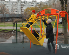 Три вже готові, четвертий - в процесі: у Запоріжжі триває облаштування інклюзивних майданчиків (фото)