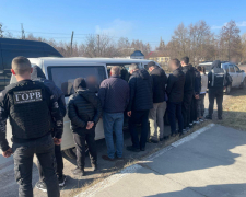 Ховався в мікроавтобусі - мешканець Запорізької області намагався незаконно виїхати за кордон