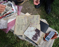 Родинні архіви, вивезені з прифронтового Гуляйполя. Фото: ГО "Гуляйпільські старожитності"