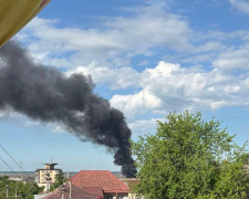 Ранковий обстріл росіян по Запоріжжю спричинив масштабну пожежу на об&#039;єкті інфраструктури (фото)