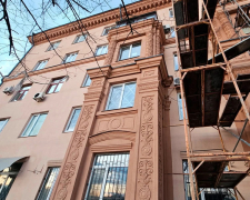 Відновили каркас і частково фасад - в Запоріжжі триває ремонт будинку на проспекті Соборному (відео)
