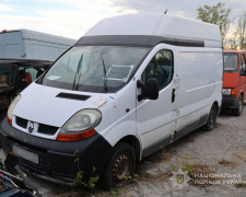 У Запоріжжі поліція виявила Renault Trafic із підробленими номерами та передала автомобіль Збройним Силам України після закриття справи